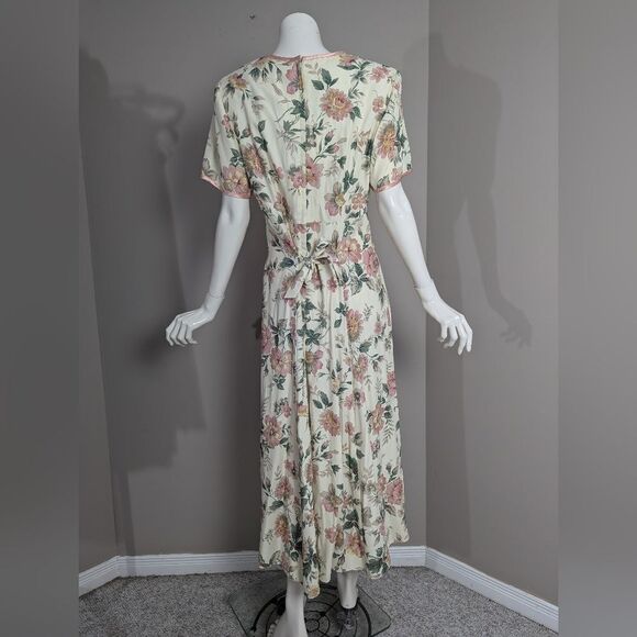Dresses & Skirts - Women's 90s floral dress maxi short sleeve pretty maxi dress 9/10